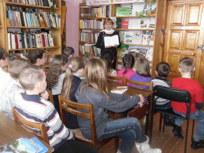 В Шемуршинской центральной поселенческой библиотеке прошел первый день Недели детской и юношеской книги на тему «Моя малая родина»